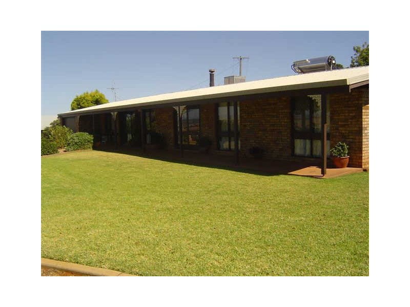 16L Kurrajong Drive, Dubbo NSW 2830