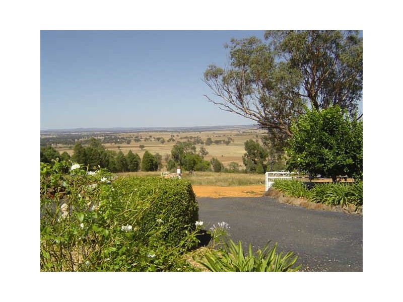 16L Kurrajong Drive, Dubbo NSW 2830