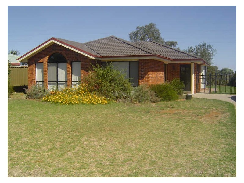 98 Twickenham Drive, Dubbo NSW 2830