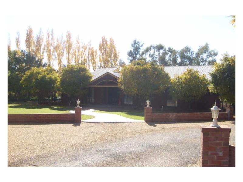 24 Charmere Place, Dubbo NSW 2830