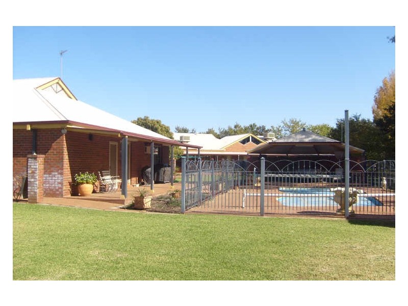 24 Charmere Place, Dubbo NSW 2830