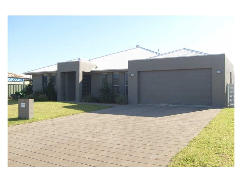 18 Holmwood Drive, Dubbo NSW 2830