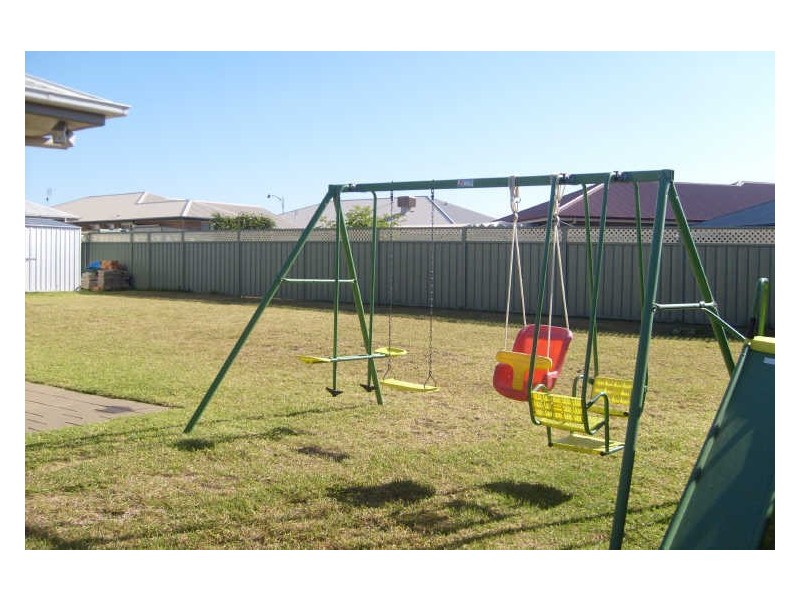 18 Holmwood Drive, Dubbo NSW 2830