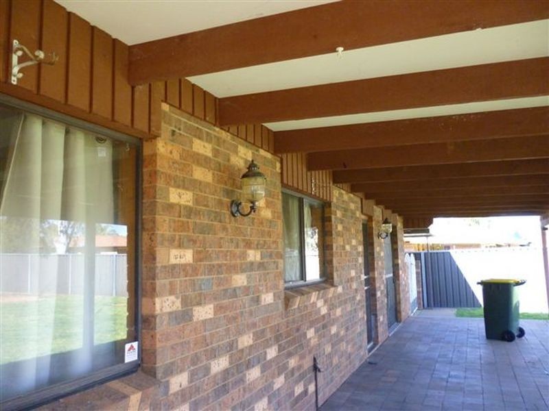 26 Meadowbank Drive, Dubbo NSW 2830