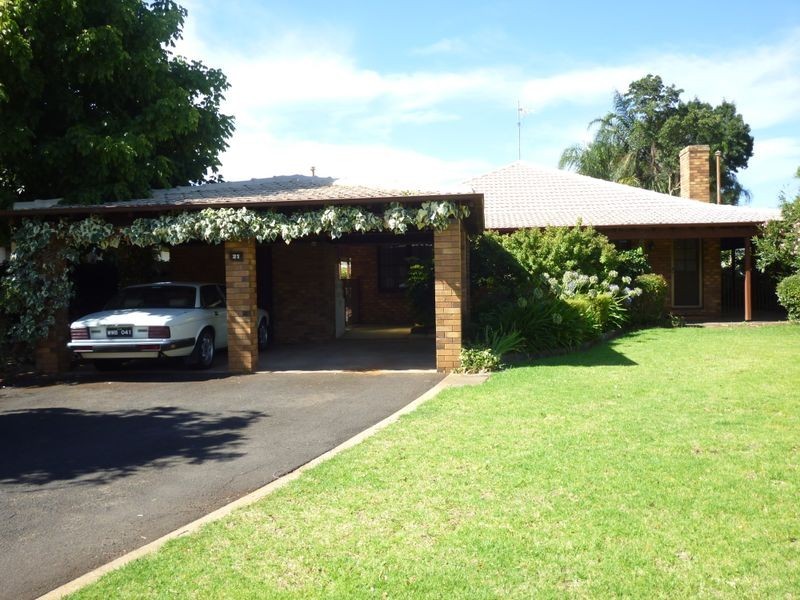 21 Hazelwood Drive, Dubbo NSW 2830