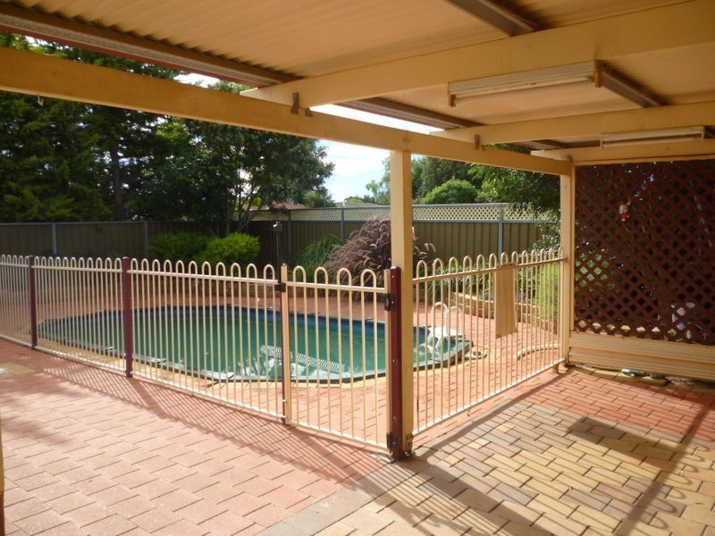 4 Magpie Close, Dubbo NSW 2830