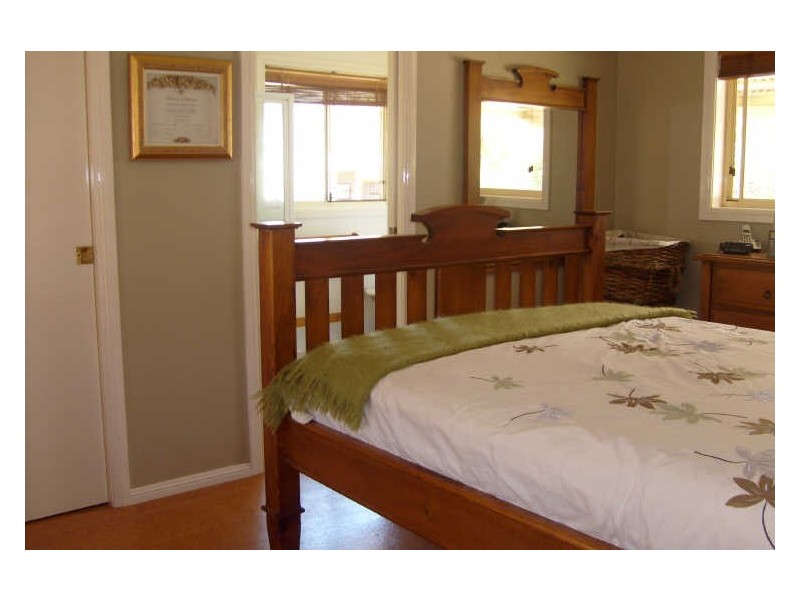 16 Crossley Drive, Narromine NSW 2821