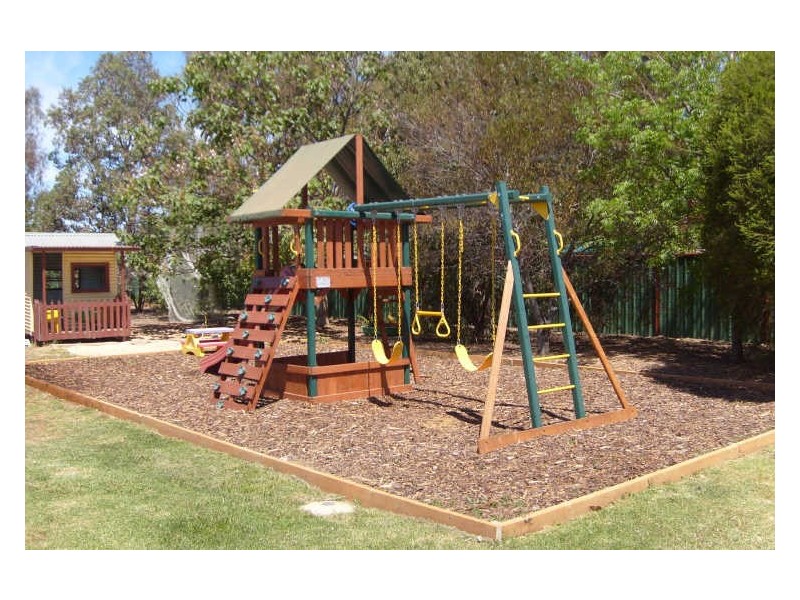 16 Crossley Drive, Narromine NSW 2821