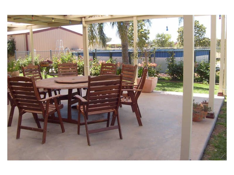 16 Crossley Drive, Narromine NSW 2821