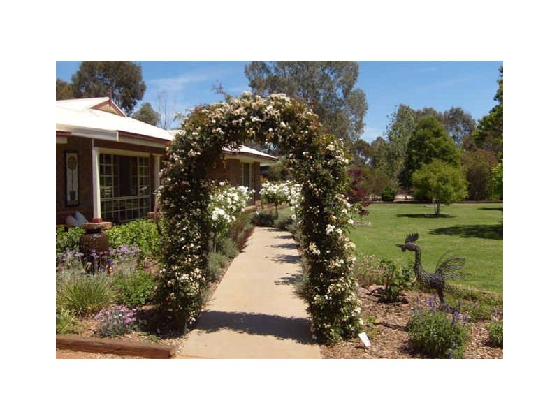16 Crossley Drive, Narromine NSW 2821