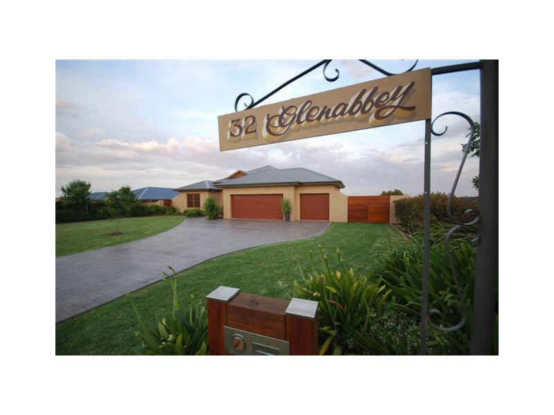 32 Glenabbey Drive, Dubbo NSW 2830