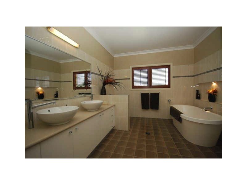 32 Glenabbey Drive, Dubbo NSW 2830