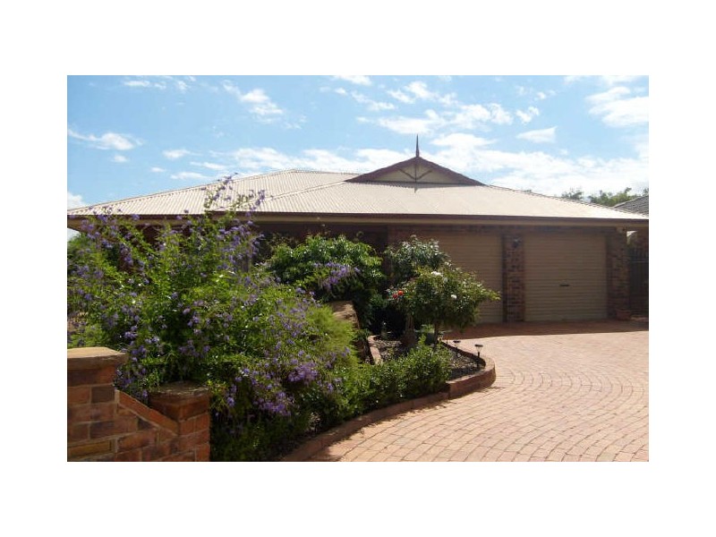 18 Websdale Drive, Dubbo NSW 2830