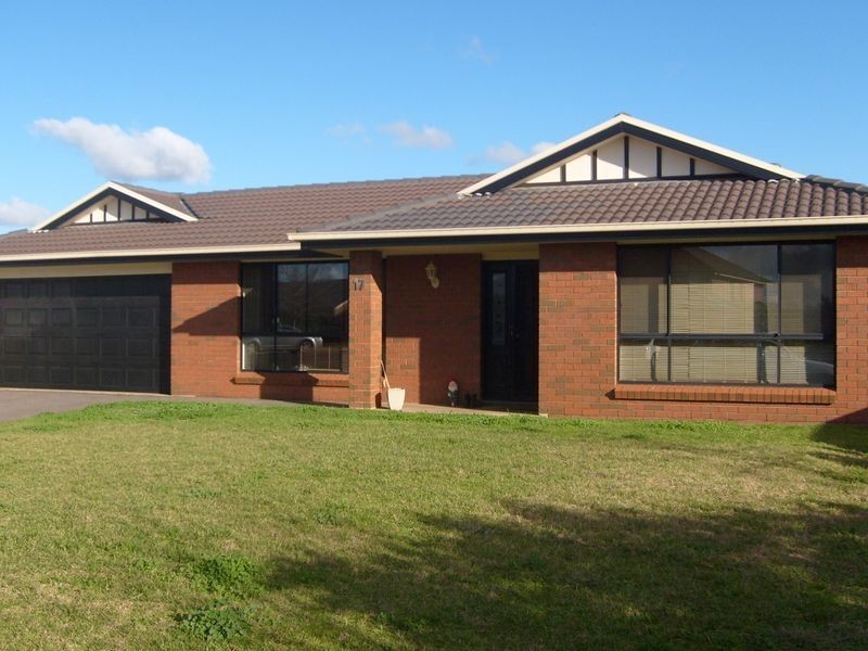 17 Lancaster Park Place, Dubbo NSW 2830
