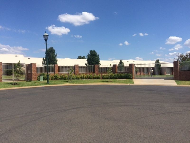 1/5 John Brass Place, Dubbo NSW 2830