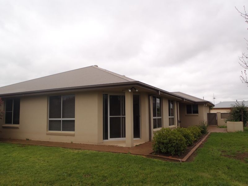 3 Raffles Court, Dubbo NSW 2830
