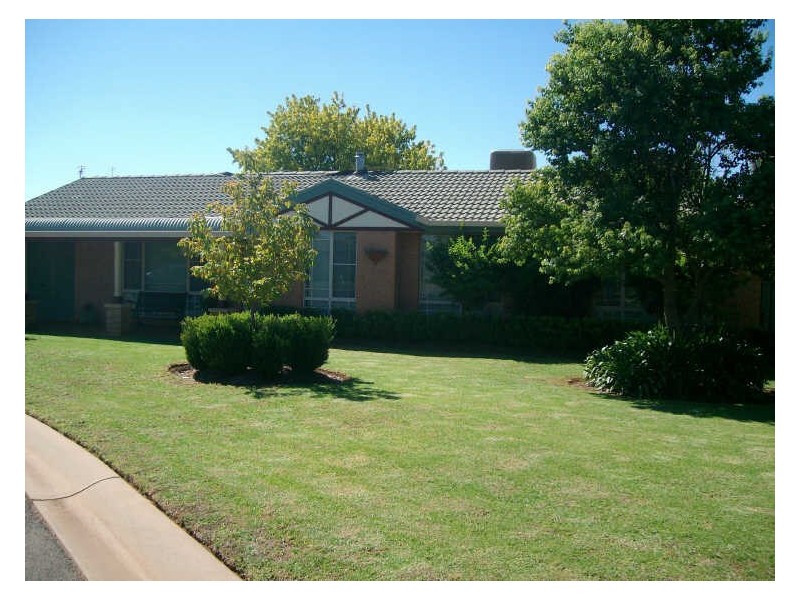 11 Eumung Street, Dubbo NSW 2830