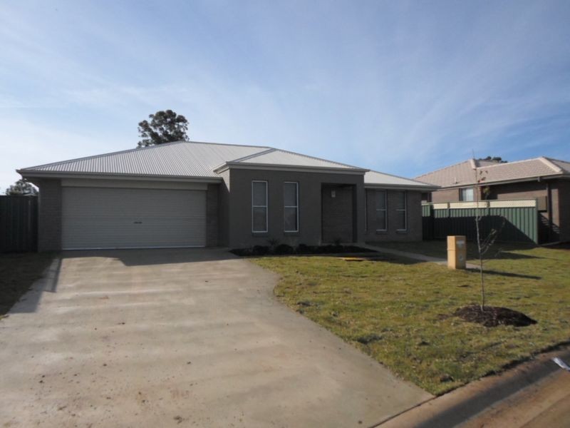 22 Dalbeattie Crescent, Dubbo NSW 2830