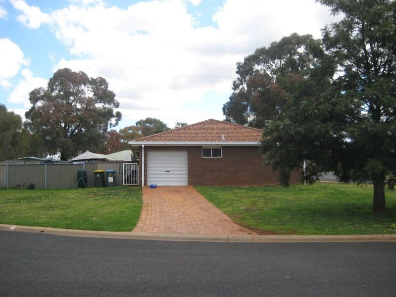 1 & 2 / 1 Wells Close, Dubbo NSW 2830