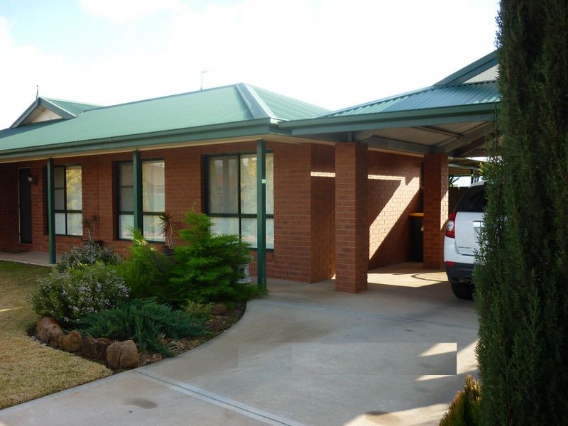 8 Hakea Place, Dubbo NSW 2830