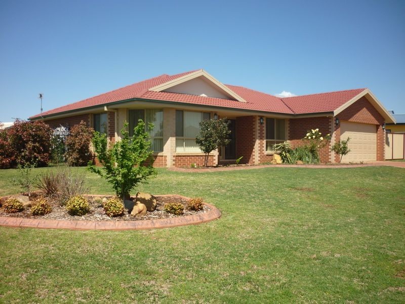 2 Cudgegong Place, Dubbo NSW 2830