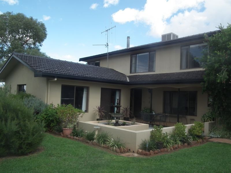 12R Kurrajong Drive, Dubbo NSW 2830