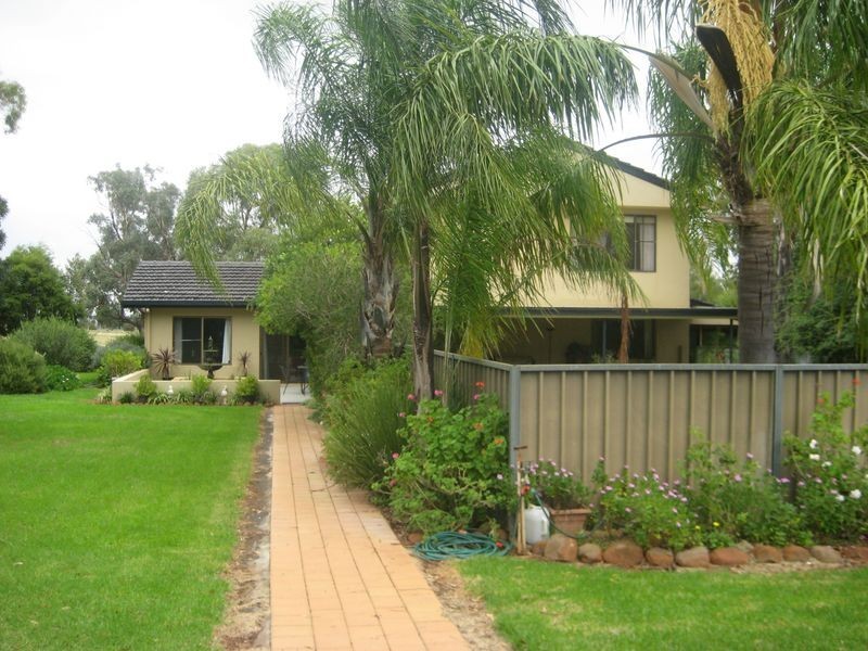 12R Kurrajong Drive, Dubbo NSW 2830