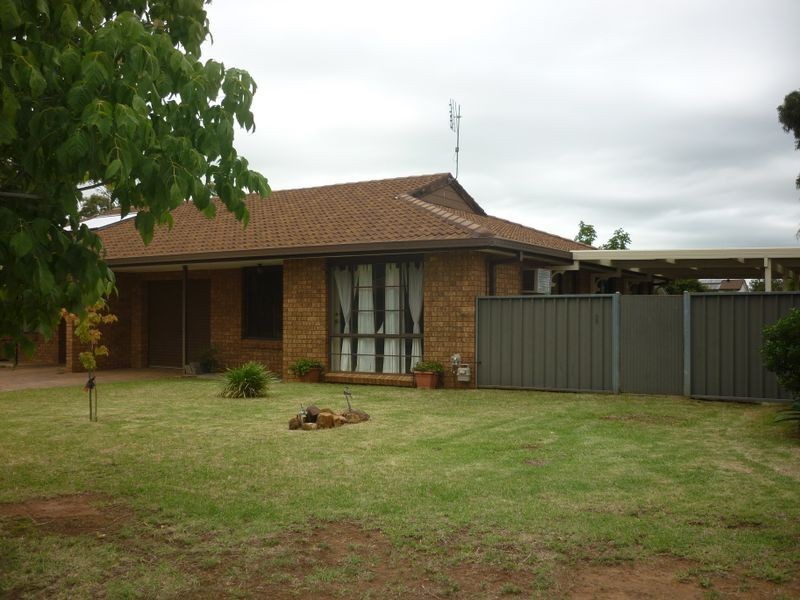 2/10 Chifley Drive, Dubbo NSW 2830