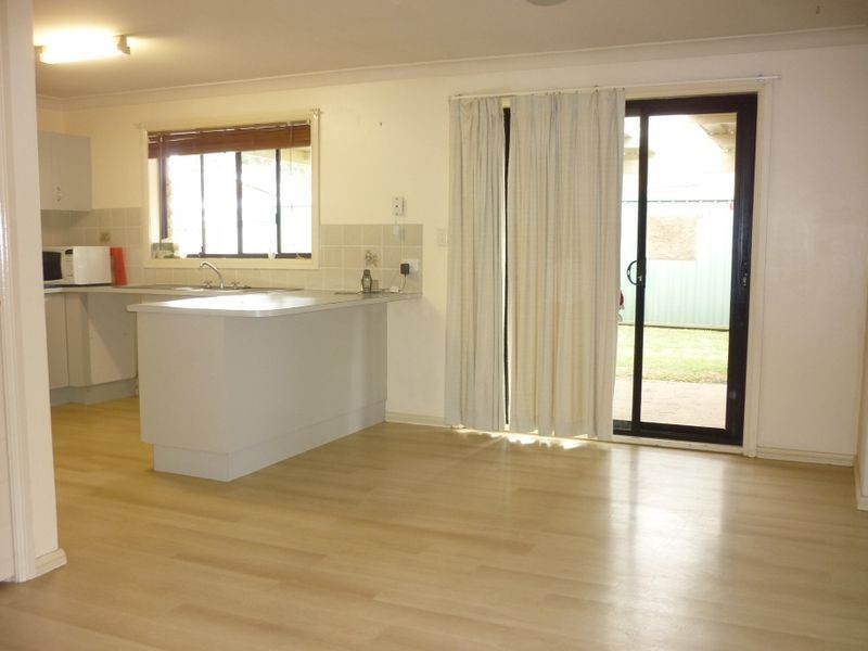 2/10 Chifley Drive, Dubbo NSW 2830