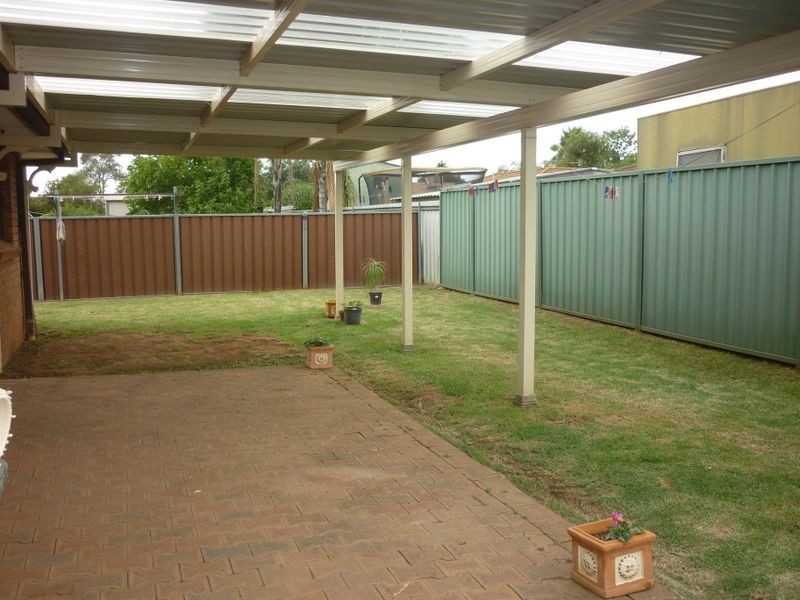 2/10 Chifley Drive, Dubbo NSW 2830