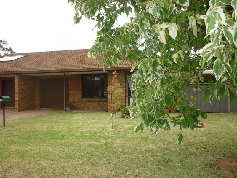 2/10 Chifley Drive, Dubbo NSW 2830