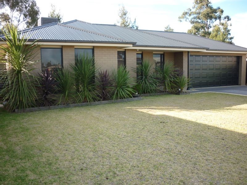 28 Dunheved Circle, Dubbo NSW 2830
