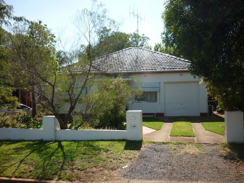 42 Taylor Street, Dubbo NSW 2830