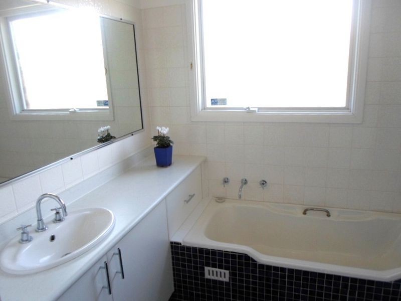 12 Topaz Street, Dubbo NSW 2830