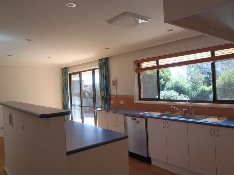 7 Barracks Close, Dubbo NSW 2830