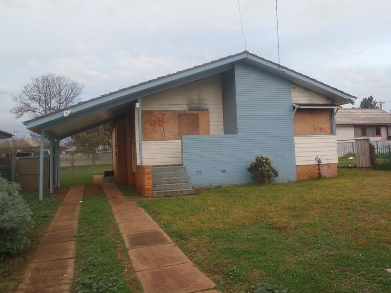30 Armstrong Crescent, Dubbo NSW 2830