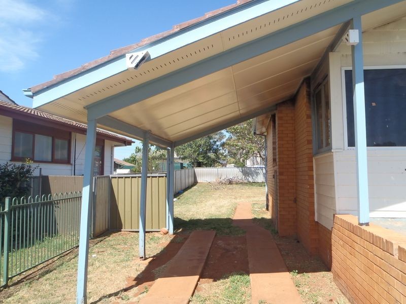 30 Armstrong Crescent, Dubbo NSW 2830