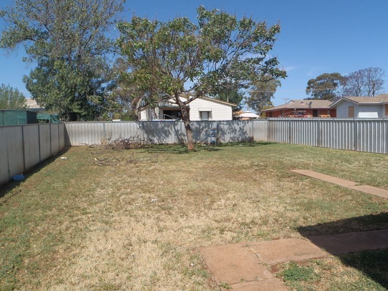 30 Armstrong Crescent, Dubbo NSW 2830