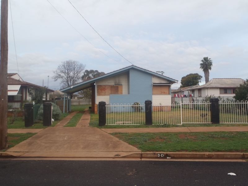 30 Armstrong Crescent, Dubbo NSW 2830