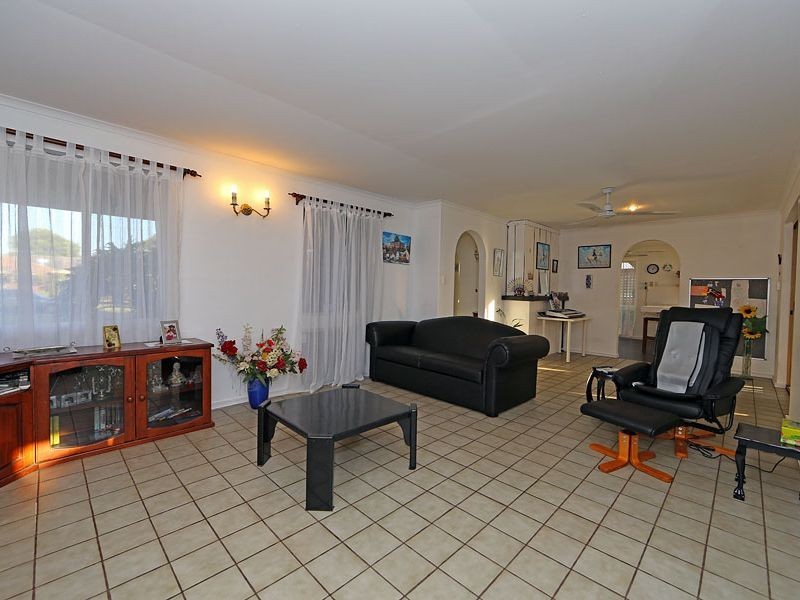 36 Chalfont Way, Swan View WA 6056