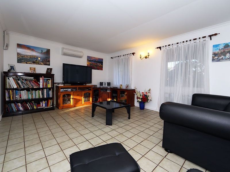 36 Chalfont Way, Swan View WA 6056