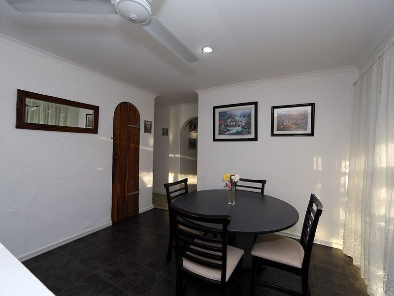 36 Chalfont Way, Swan View WA 6056