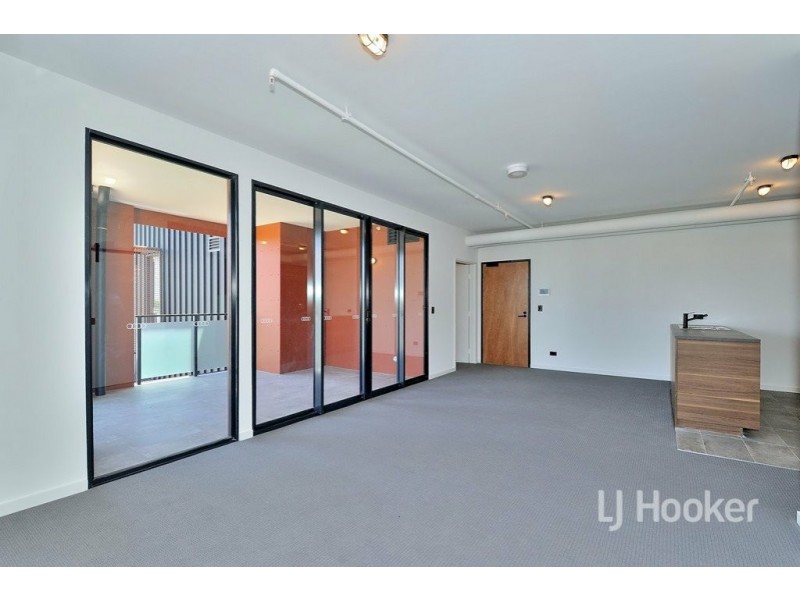 102/12 The Crescent, Midland WA 6056