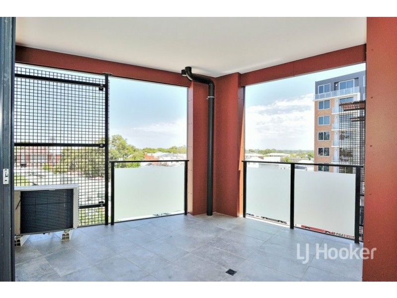 102/12 The Crescent, Midland WA 6056