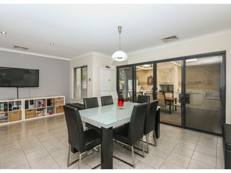 25A Wellaton Street, Midvale WA 6056