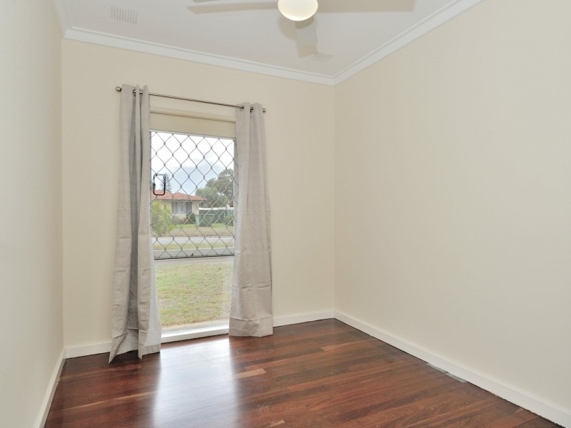 15 Sefton Avenue, Viveash WA 6056