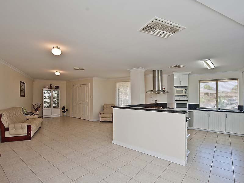 21 Cheney Court, Swan View WA 6056