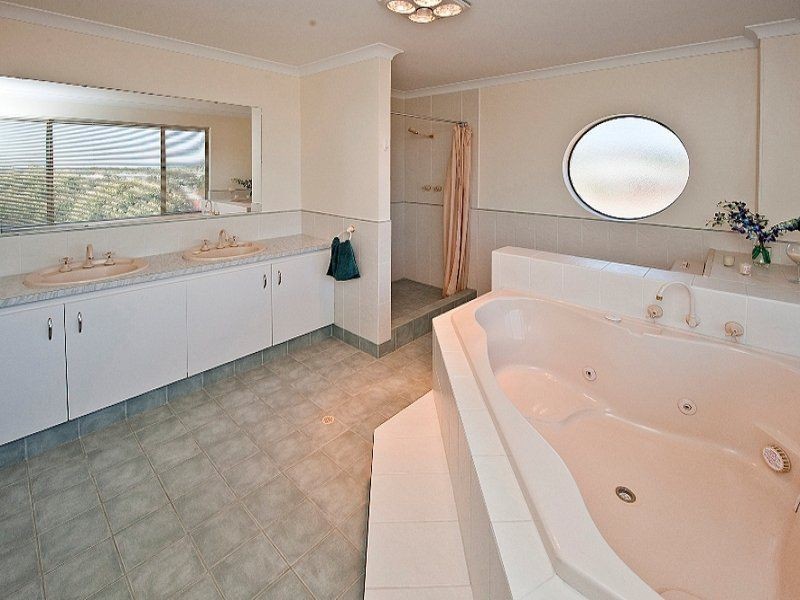 21 Cheney Court, Swan View WA 6056