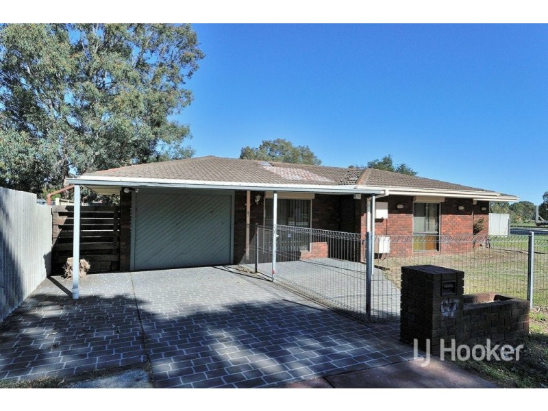 67 Blackadder Road, Swan View WA 6056