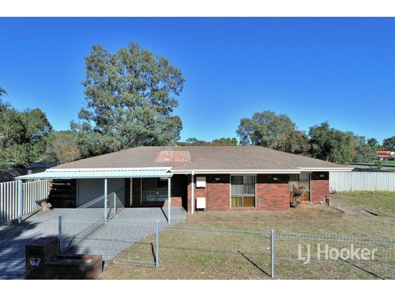67 Blackadder Road, Swan View WA 6056